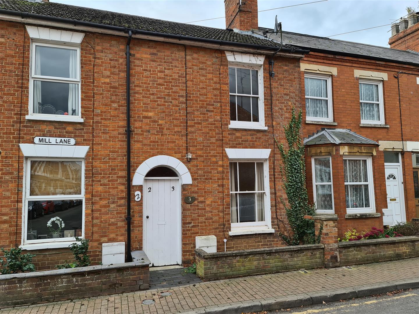 Charming Two bedroom property in the ever popular area of Stony Stratford. The property comprises of Living Area, Kitchen, Utility, Bathroom, Bedroom 1 & Bedroom 2. Great location only 2 minutes walk from the high street and available early September